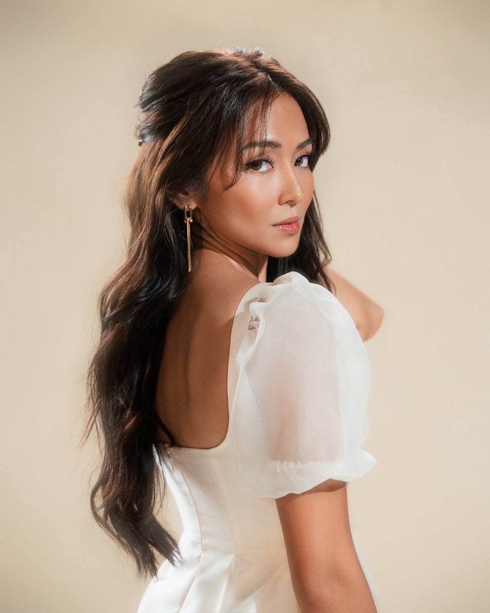 OfficialKBB's tweet photo. Our Gorgeous Queen Kathryn Bernardo! We love your look tonight, @bernardokath! ✨🤍

JOY IS BACK | #HelloLoveAgain https://t.co/7T9LAQZKBX