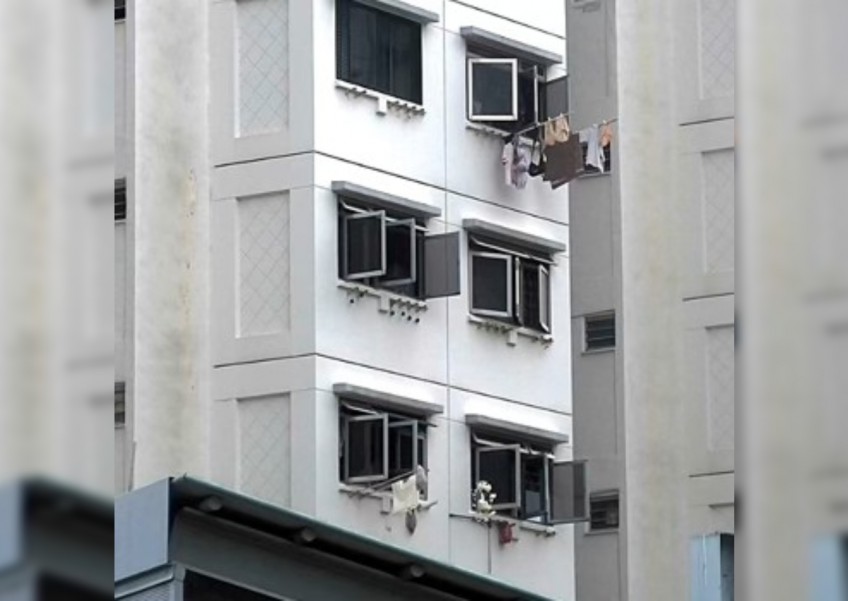 Rice thrown out of HDB flat window: 29,000 cases of high-rise littering investigated yearly, says NEA bit.ly/4azreVG
