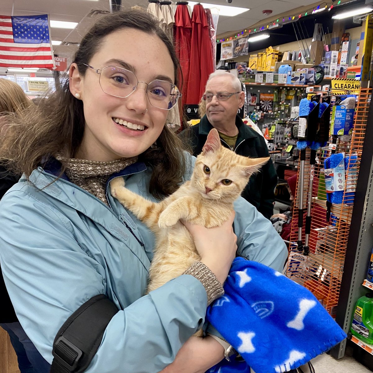 AubuchonHrdware's tweet photo. Successful adoption event with many happy families! #StoreCatSunday https://t.co/IjFprdl7v7