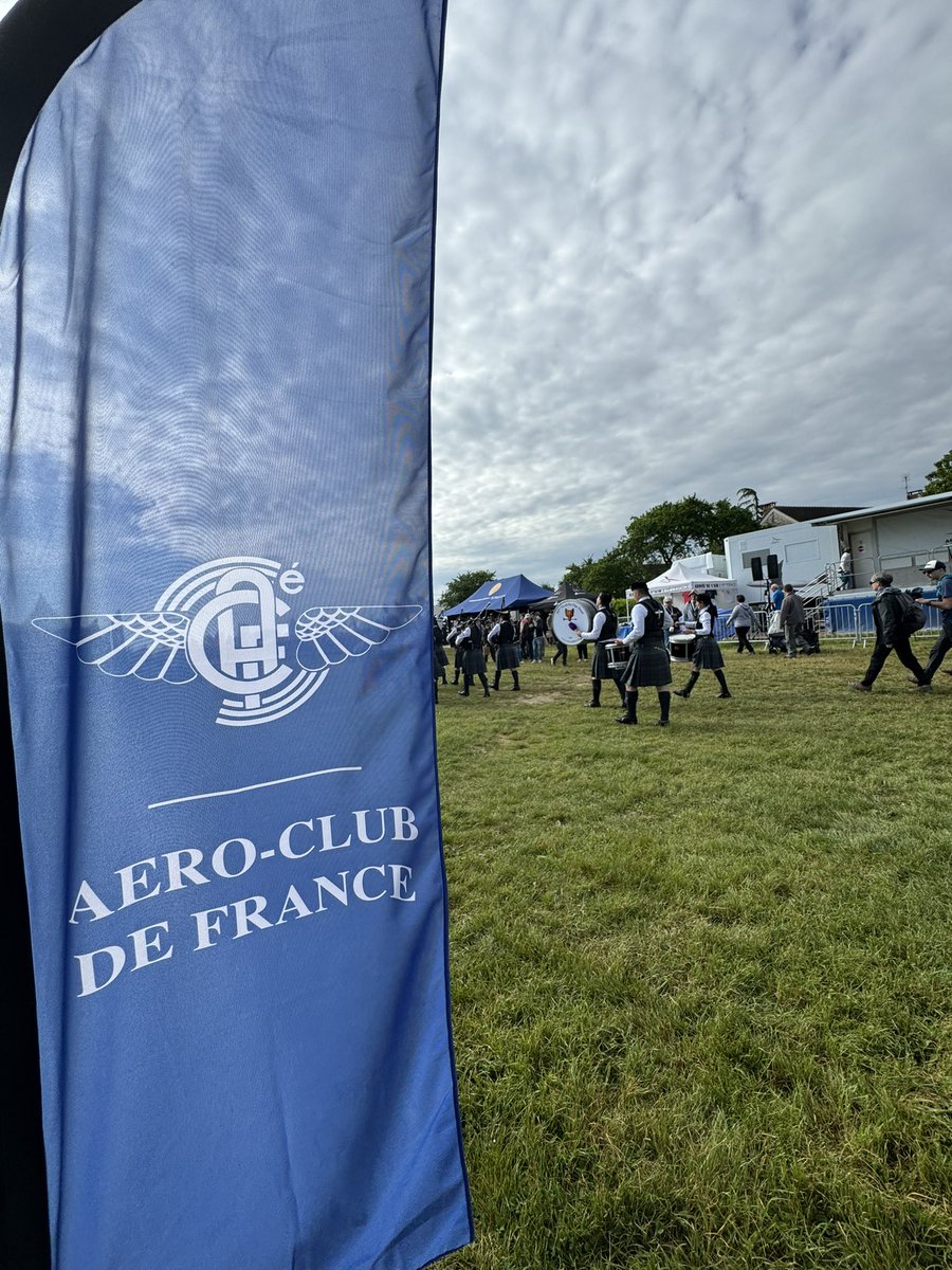 ✈️ L’@AeroclubFrance est présent au meeting Le temps des Hélices de la Ferté-Alais. 

👋 Venez nous voir sur notre stand face au car podium de l’@Armee_de_lair ! 

@GifasOfficiel @salondubourget @GroupeADP #lesailesbrisees 📝Et n’oubliez pas #LAéroRecrute ! 🚀