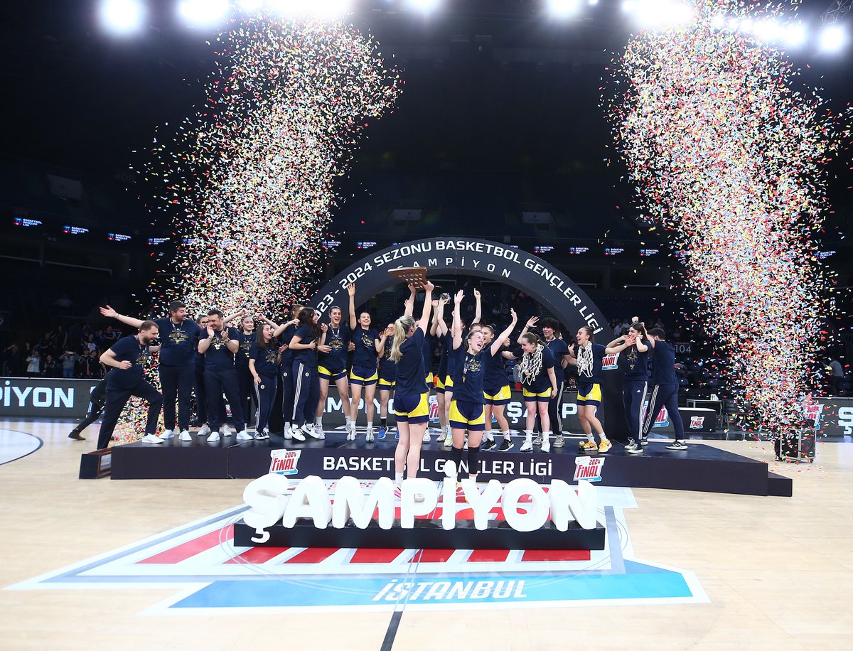 Basketbol Gençler Ligi Kızlar Kategorisi’nde üst üste ikinci kez şampiyon olan ilk takım FENERBAHÇE! 💛💙🏆