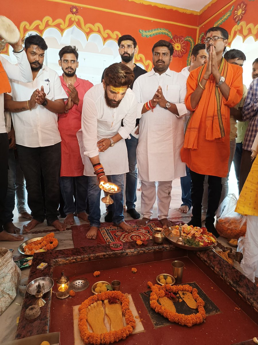 आज राष्ट्रीय अध्यक्ष आदरणीय श्री @iChiragPaswan जी ने हाजीपुर के रामचौरा मंदिर में पूजा अर्चना कर आशीर्वाद लिया।