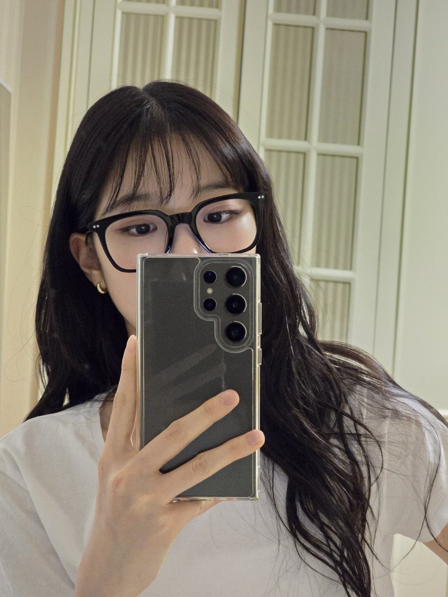 FCKING SPECS AND BANGS COMBO??? WHAT DID I DO TO DESERVE THIS