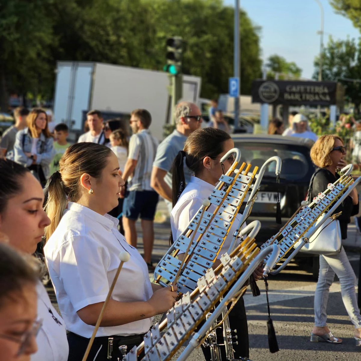 AMDULCENOMBREM's tweet photo. 📸🎺Algunas imágenes de nuestra formación por las calles de #PinoMontano https://t.co/SCjSuT2NCQ