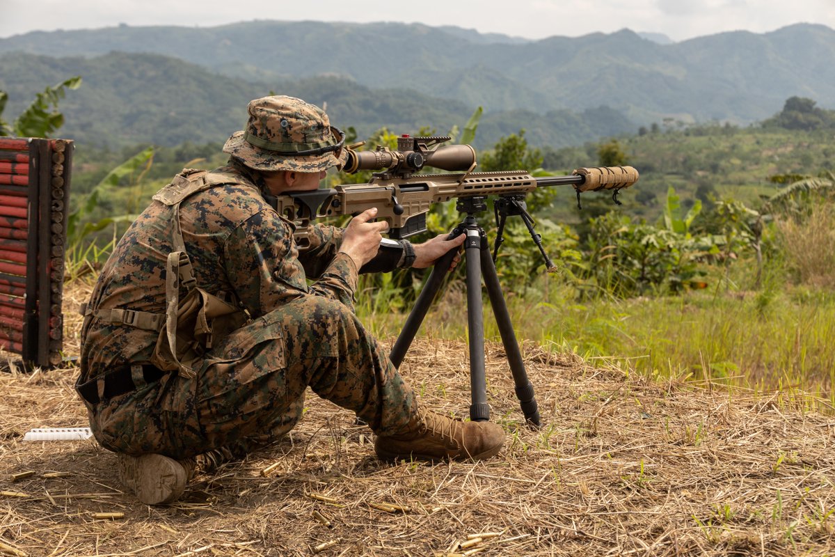 #Marines with @1st_Marine_Div conduct a combined live-fire range as part of a bilateral exchange in Indonesia, April 28.

The Indonesian Korps Marinir hosted the exchange to enhance the capabilities and interoperability between the U.S. and Indonesian forces.