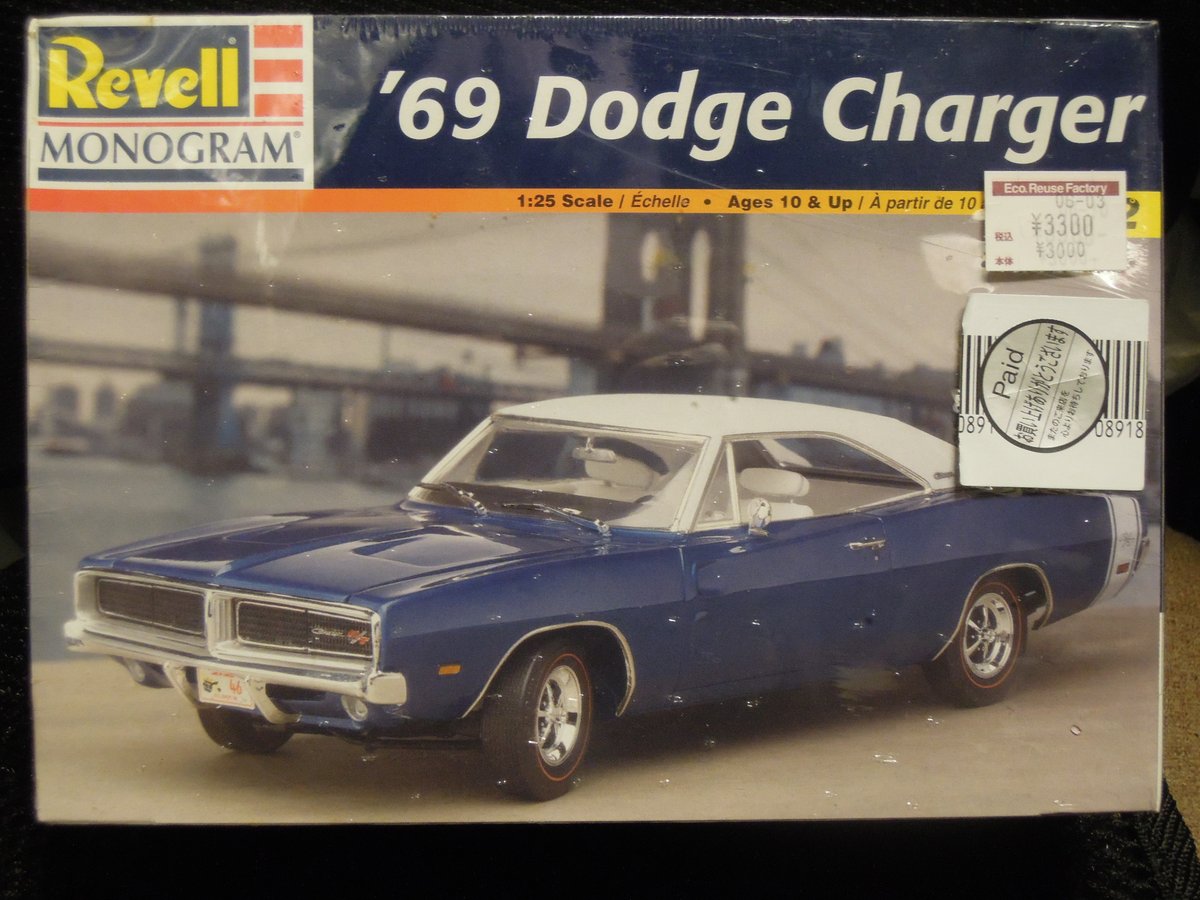 Revell Monogram '69 Dodge Charger 1/25
これは1/25だからレベルの開発じゃろ、と思って調べたら’97 Pro Modeler New Toolとあって「また知らないブランドが出てきた…」ってなったんですがプロモデラー版の箱絵にレベルモノグラムとあるので、開発はレベルでいいんですかね…？