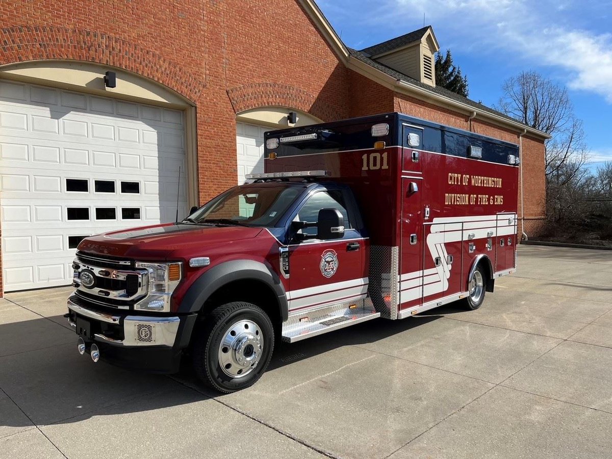 Please join us in recognizing our incredible EMS team during #NationalEMSWeek! 🎉 To highlight this year’s theme of “Honoring Our Past, Forging Our Future,” the Division of Fire & EMS dug through its archives to find a 1960s-era ambulance to compare to our current Medic 101.