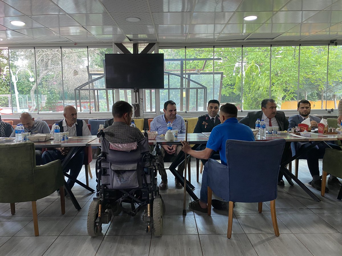 Hilvan Kaymakamımız/Belediye Başkan V. <a href="/orhangazikrakas/">Orhan Gazi KARAKAŞ</a>, bizim için çok özel olan kardeşlerimizle öğle yemeğinde buluştu.

Her zaman yanlarındayız. 🇹🇷