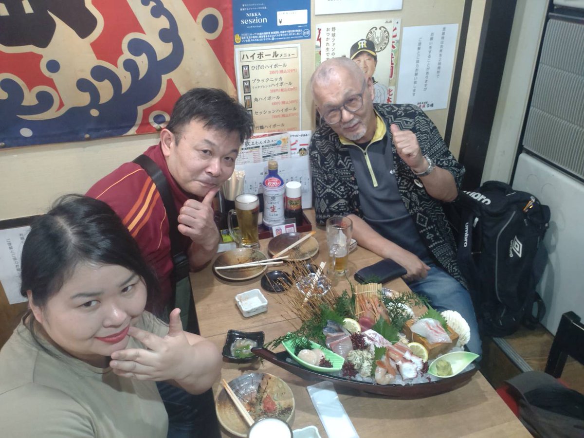 【彦八まつり】5月18日(土)19日(日)

笑福亭風喬さんのお誘いで「風喬ブース」で似顔絵屋さんをさせていただきました。他の落語家さんと一緒にアート▪︎ブースでの販売、楽しい時間でした。
また、来年!! 