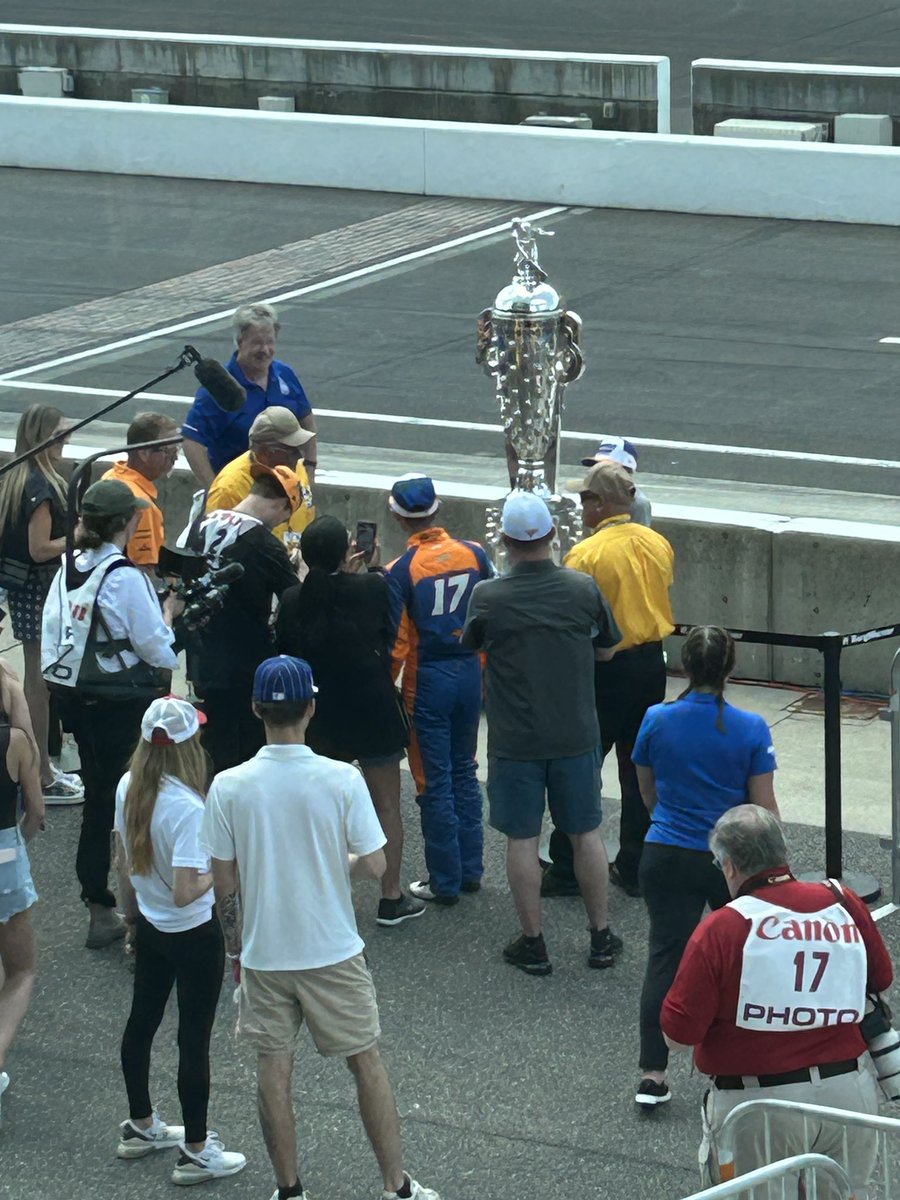 Fun scene from Saturday @IMS - @KyleLarsonRacin and his family checking out the amazing BorgWarner Trophy.