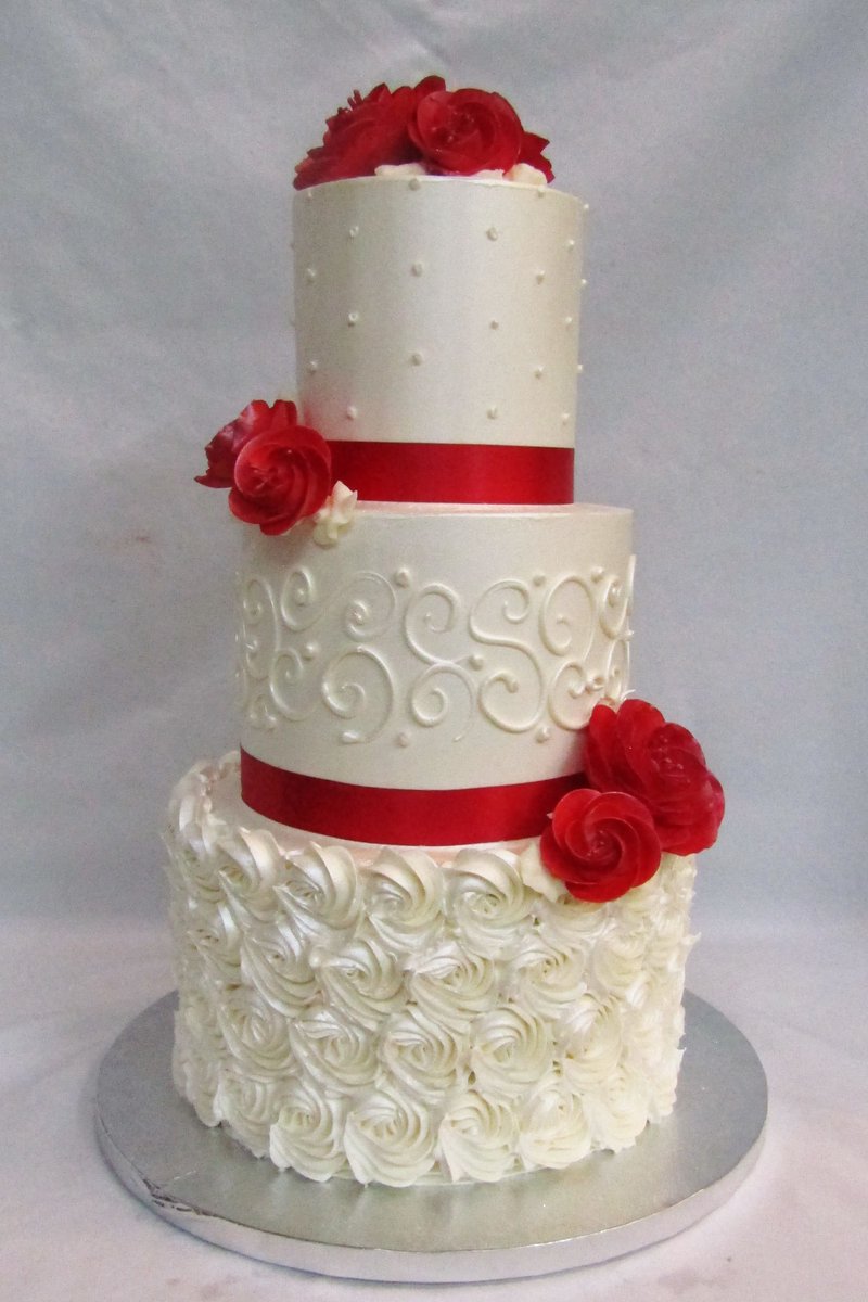 From classic tiers to modern designs, we specialize in crafting wedding cakes as unique as your love story. Let us create a masterpiece that reflects your style and personality. #CustomWeddingCake #UniqueLove #CakesByCremedelaCreme #CakeSeattle