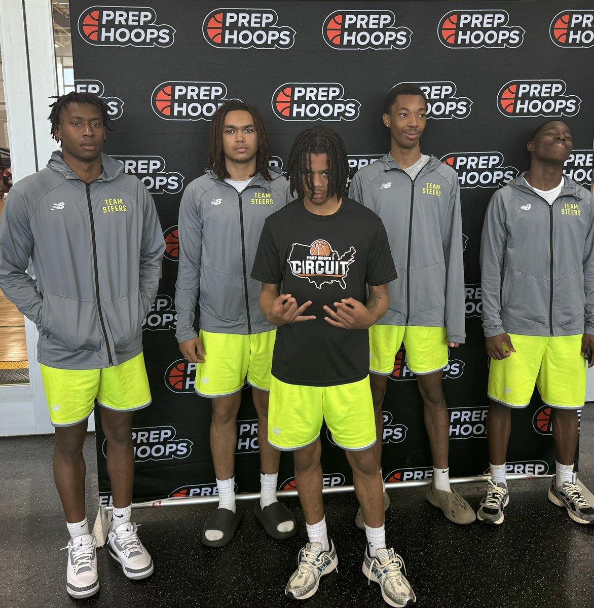 Great Weekend @PHCircuit #PrephoopsLive in Chicago, Illinois. We’re a Top 5 program on the circuit. This group of 5️⃣ represents our concepts, work ethic and team play. Lead by 6’4 @Miles_Whxte who drop 35 against NDP. #Useeit👀 @ESUWarriors @LeMoyneMBB #NEBCELITE 11-1 in ‘24