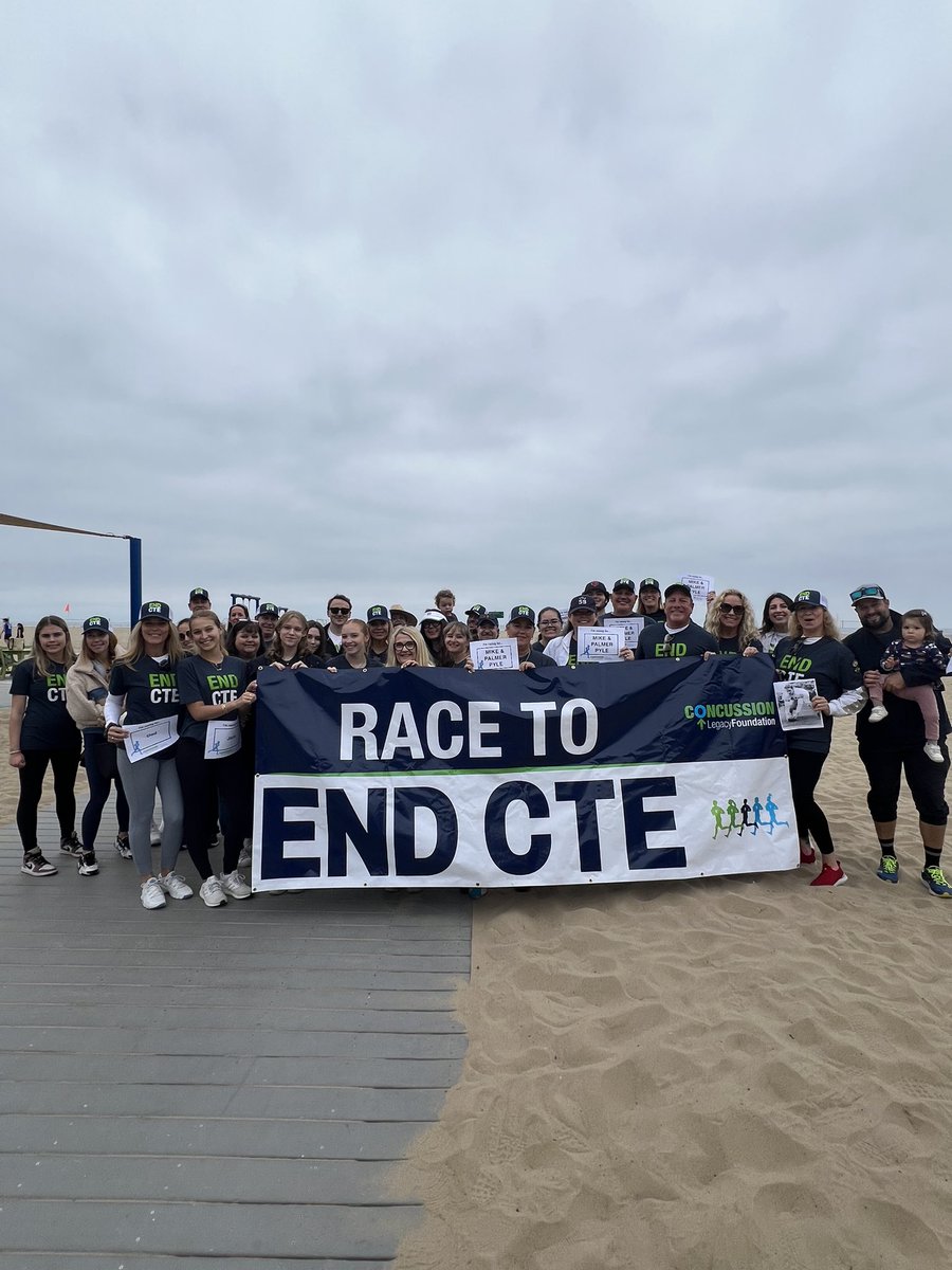 Great LA Race to End CTE! Thanks to family & friends coming to honor loved ones in our 5K beach boardwalk. 💙💚 @ConcussionLF