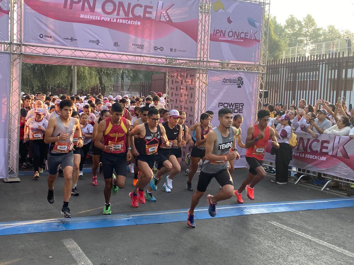 Ya salieron también los deportistas que competirán desde Zacatenco en la categoría de 5 kilómetros de la #CarreraIPNOnceK2024. ¡A dar todo, corredores!