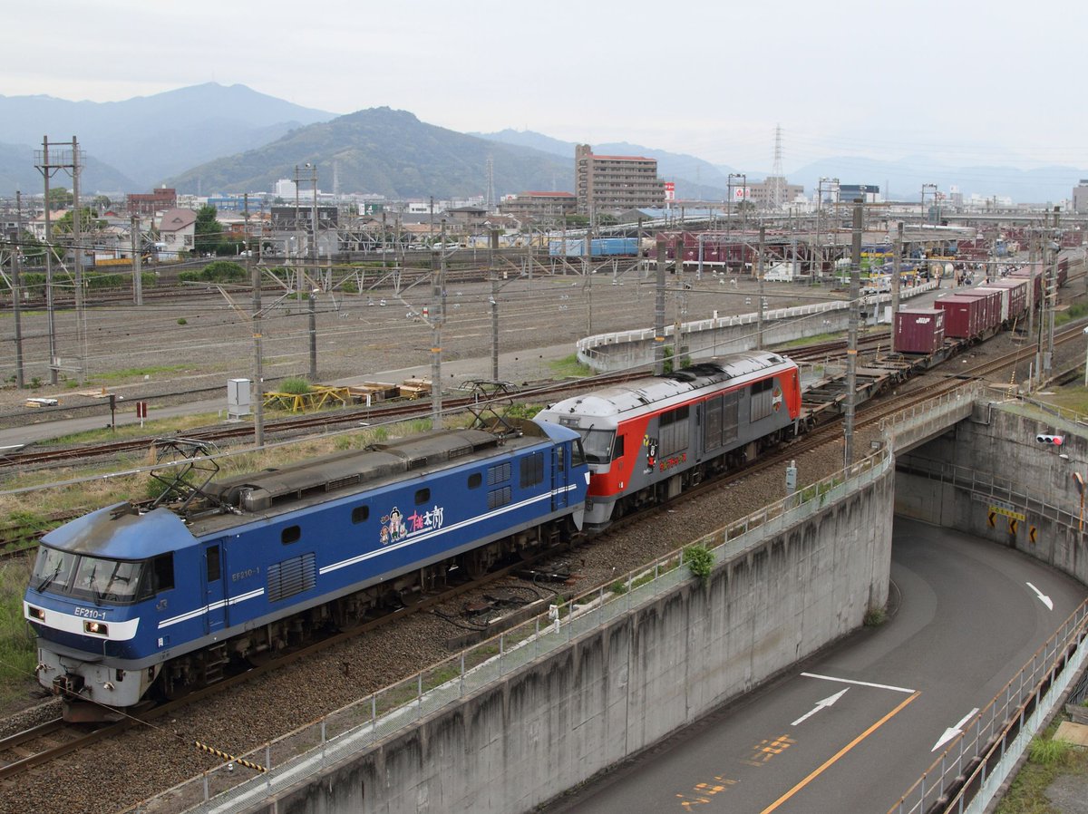 EF58157's tweet photo. 2024-5-19 
2079レ　EF210-1+DF200-207+コキ  

#さわやかウォーキング　に伴う静岡貨物駅公開においてDF200-207「ウルド号」が展示されました。
 イベント終了後は、EF210-1に牽引されながら、早々に稲沢までお帰りになりました。
 #名古屋ウルフドックス
 #DF200 https://t.co/PD3qldL3JH