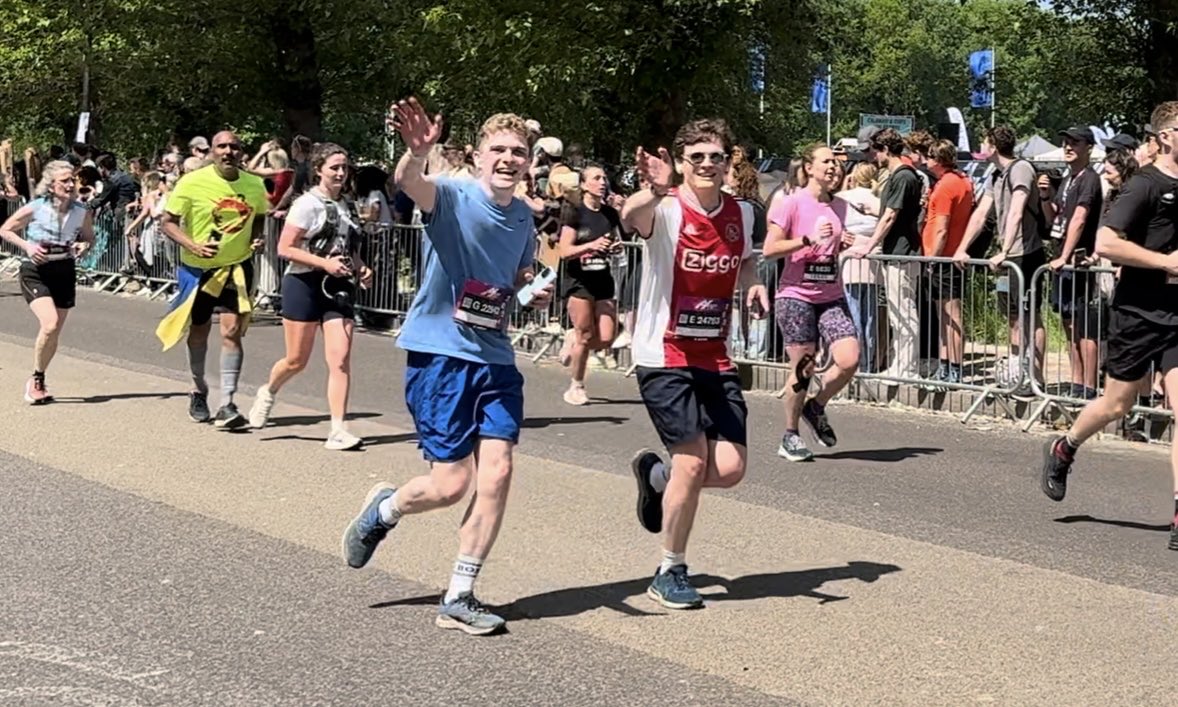 joehudsonsmall's tweet image. Had a great time watching @NateHiggins and @FluffehAdam complete the #HackneyHalf today!