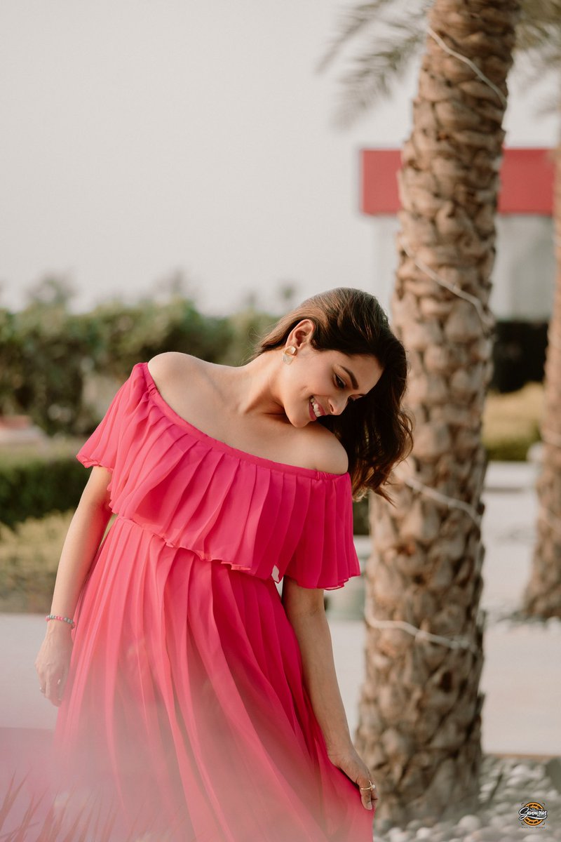 KikiVijay's tweet photo. Sunshine &amp; some pink 👄☀️ https://t.co/wPgtL1ZkZA