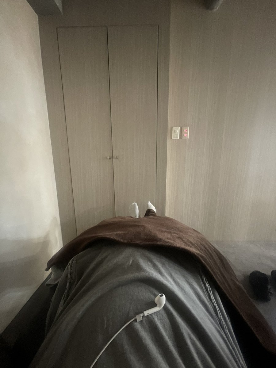 natsune0711's tweet photo. サロンのシャンプー台でガッツリ睡眠とったことないっしょ https://t.co/uMZMcBo9bh