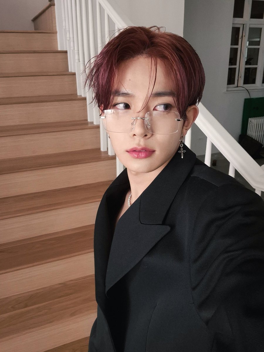 Heeseungik's tweet photo. Feeling festive with this cherry hair. https://t.co/Dh9QglMgCX