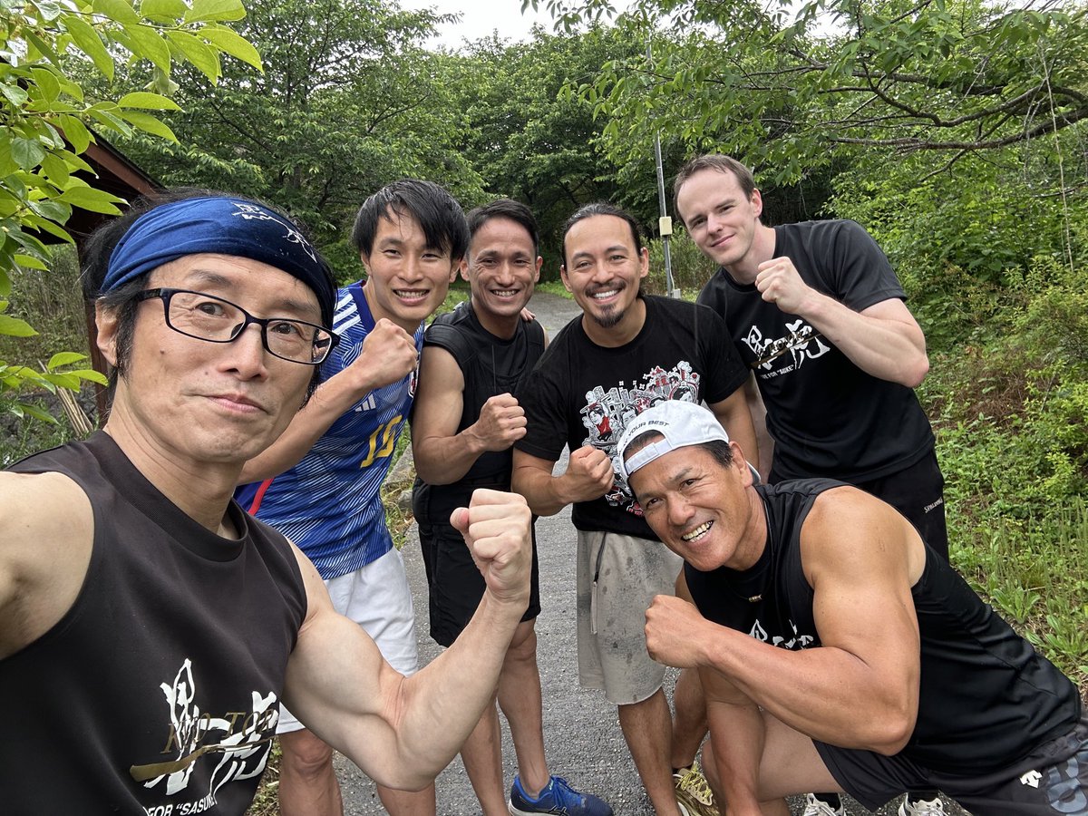 kurotora_ugata's tweet photo. 本日急遽開催の黒虎合宿にドイツNINJA WARRIOR ファイナリストJun Kimさんスペシャルゲストで来ていただき、20kg荷重で黒虎坂トレーニング⚡️
あーキツ楽しかった🐯
#SASUKE2024 #山田軍団黒虎 #NINJAwarrior #JunKim #山田勝己 #ミスターサスケ https://t.co/s1XxiFdnsc