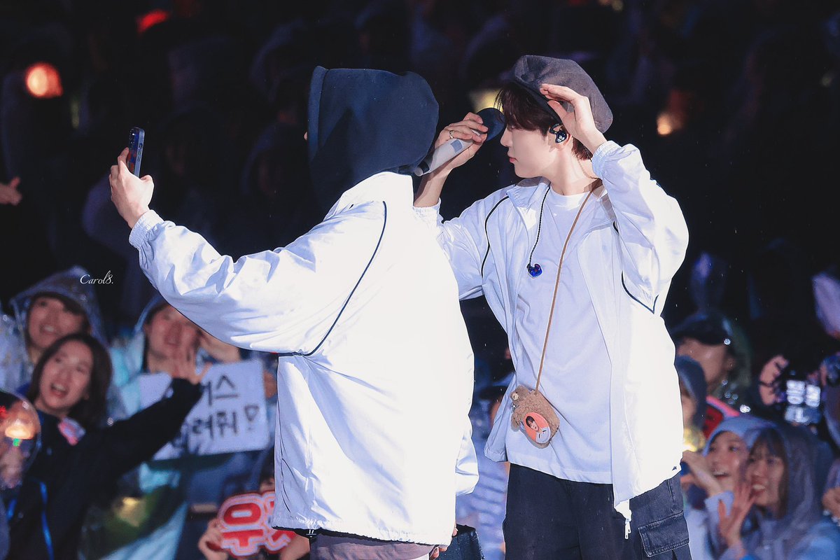 240519

동생이랑 같이 사진 찍기！

#디에잇 #THE8 #Minghao
#서명호 #徐明浩 #ミンハオ
#세븐틴 #SEVENTEEN
<a href="/pledis_17/">세븐틴(SEVENTEEN)</a>