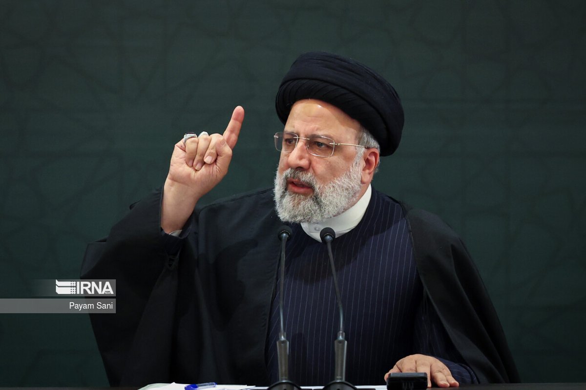 TERKINI 

Laporan awal bahawa konvoi helikopter membawa Presiden Iran, Ebrahim Raisi melakukan pendaratan cemas atau terhempas di Timur Azerbaijan 

Pasukan penyelamat sedang cuba ke kawasan kejadian

3 helikopter dalam konvoi itu dengan 2 sudah dilaporkan selamat sampai ke