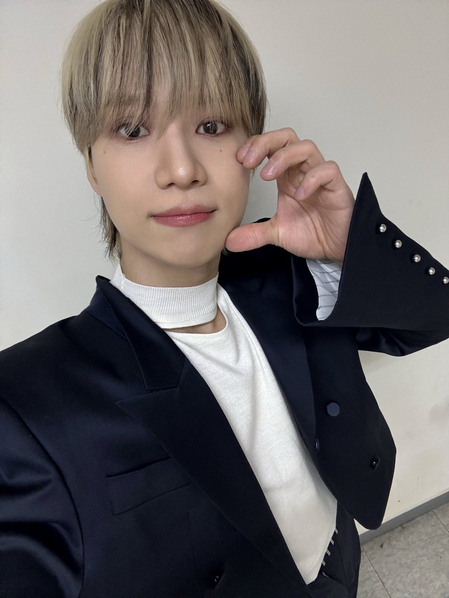 [#태민] 📸

SBS MEGA CONCERT 완료 🍭

태민의 퍼스널 컬러는 탬메이트 (* ॑ᵕ ॑* )♡
항상 무대 위에서 반짝일 수 있게 만들어 주는 탬메이트 고마워요💖

#TAEMIN
#SBS메가콘서트