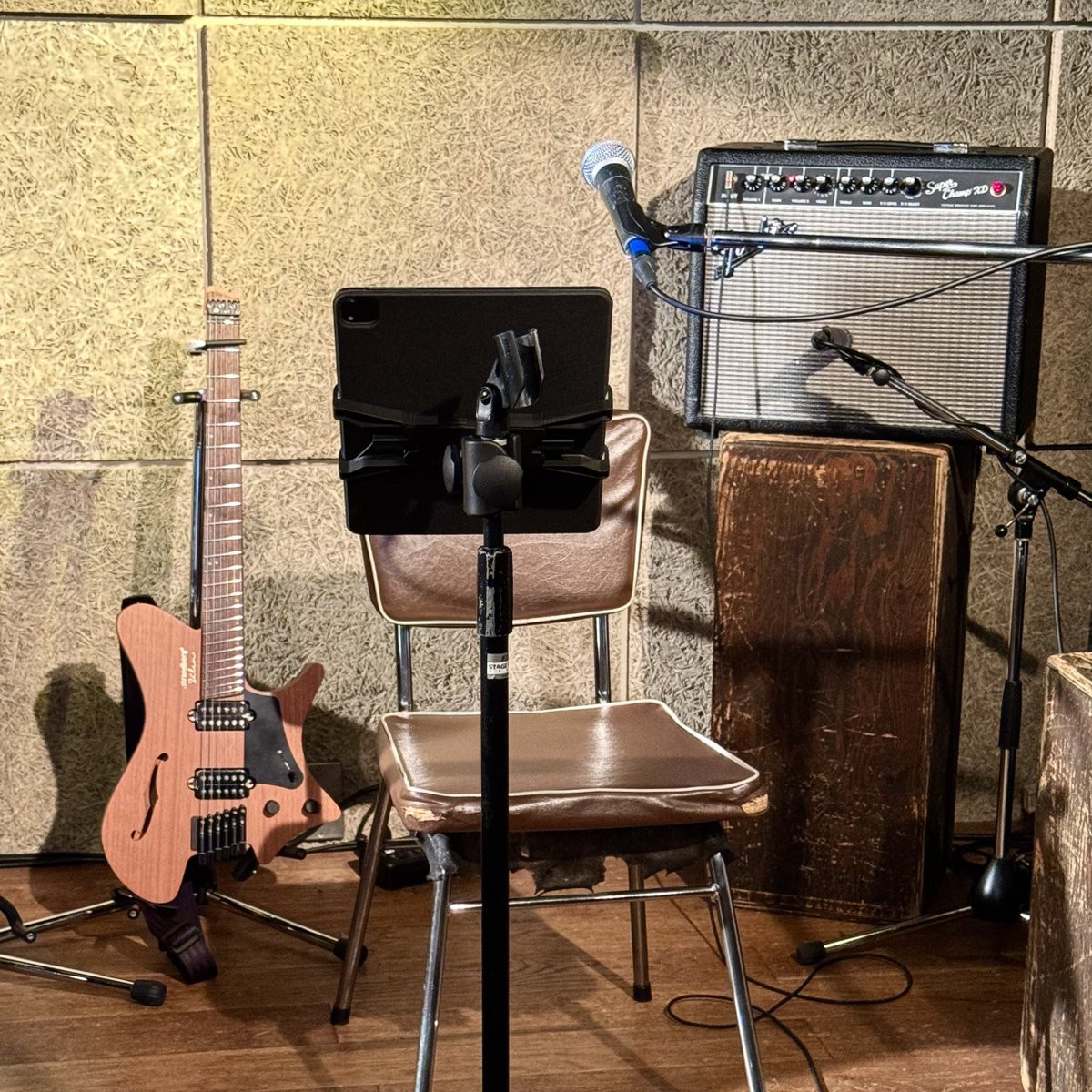 cosk's tweet photo. 新宿SACT! ライブにお越しいただいた方々ありがとうございました!大×元×皓と副島達明サポートの2バンド出演でした、汗だく
#musiclive #livemusic #livemusicclub #strandberg #strandbergguitars #pedalboard #shinjuku https://t.co/9yh7CxP66x
