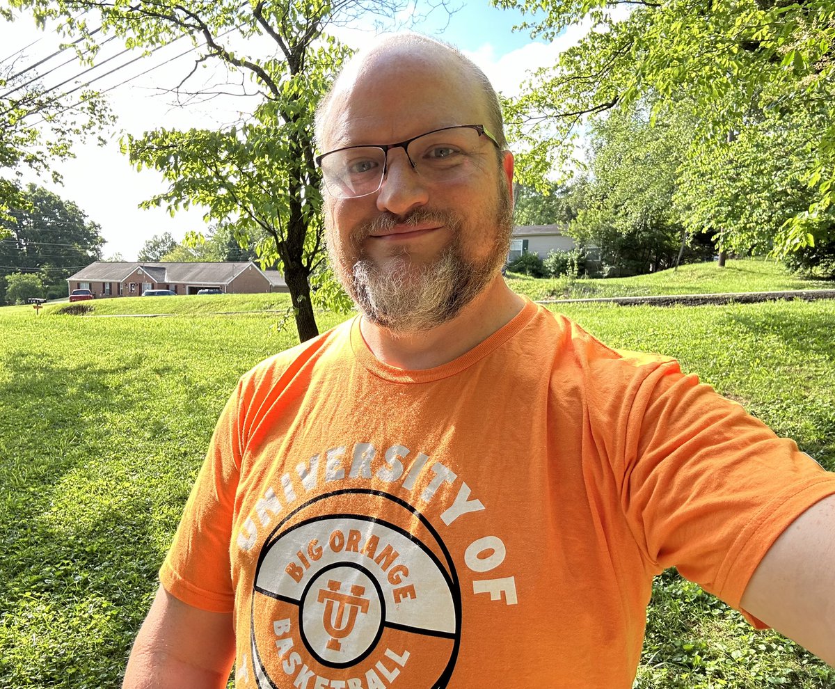 It’s a beautiful morning to be out in a comfy @HomefieldApparl shirt.