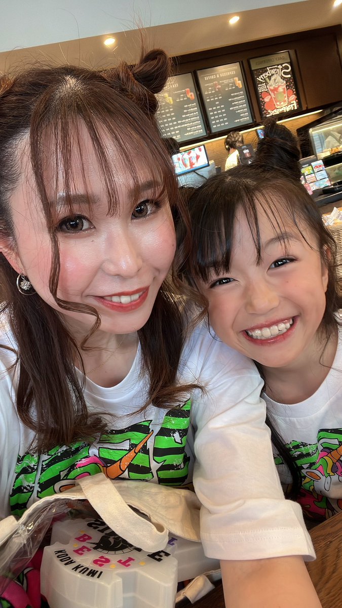 0509Chinatsu's tweet photo. 親子で髪型オソロー可愛いーって
アンコールの時に
くうちゃんに気づいてもらって
ラキガ逃したけど
めちゃくちゃ幸せだった😭🩷

 #くみ活 https://t.co/hUjiGBLhAT