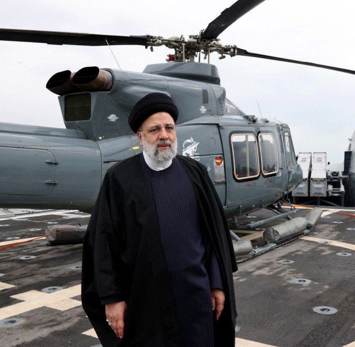 İran Cumhurbaşkanı İbrahim Reisi'yi taşıyan helikopterin Azerbaycan'da düştüğü veya kaza yaptığı belirtiliyor. İran kurtarma ekipleri, Reisi'yi arıyor. İran Cumhurbaşkanı ile birlikte helikopterde Dışişleri Bakanı ve çok sayıda yetkili vardı.