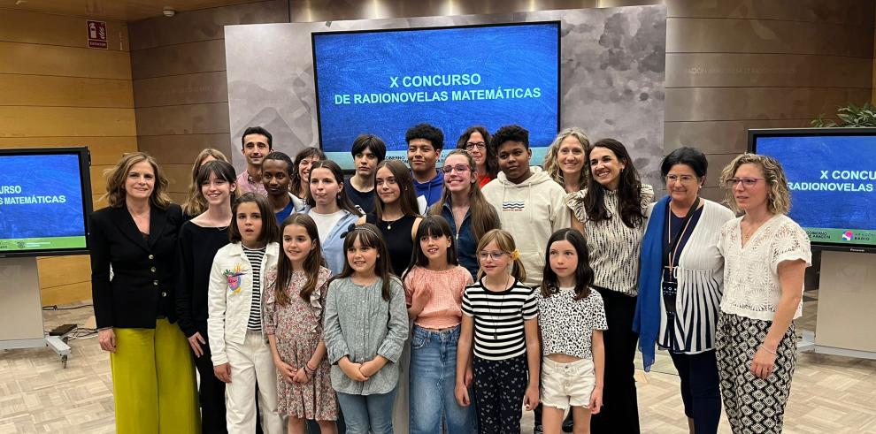 Gobierno de Aragón (@gobaragon) on Twitter photo ➗ Entrega de premios del Concurso de Radionovelas Matemáticas  
🏆 Galardonados dos proyectos del CEIP Peñaflor de Gállego y del CPI Rosales del Canal, en un acto al que ha asistido la DG  de Política Educativa del Gobierno de Aragón, Ana Moracho
 📎 tinyurl.com/5n97b3ac ➗ Entrega de premios del Concurso de Radionovelas Matemáticas  
🏆 Galardonados dos proyectos del CEIP Peñaflor de Gállego y del CPI Rosales del Canal, en un acto al que ha asistido la DG  de Política Educativa del Gobierno de Aragón, Ana Moracho
 📎 tinyurl.com/5n97b3ac