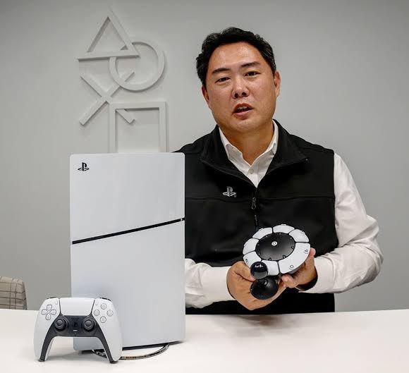 PlayStation appointing SVP of Platform Experience Hideaki Nishino as joint CEO of SIE is a good sign that PlayStation might put more focus back on Japan and possibly release a new handheld device for people to play their gaming catalogue on imo! #PlayStation