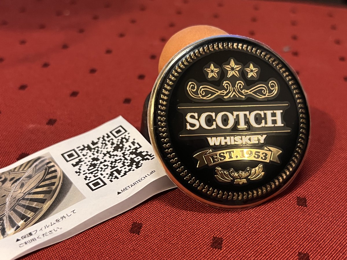 #デザフェス戦利品
#デザフェス59 
METARTECH Lab(<a href="/METARTECH_Lab/">METARTECH Lab</a>)さんのリカーラベルメタルバッジ

とにかく綺麗!!!! 写真ではまだもったいなくて保護フィルム剥がせてませんが……
凹凸が綺麗に出ていて、光の当てると金属の反射が非常に美しく高級感が醸し出されて素敵です
他の商品も気になる！