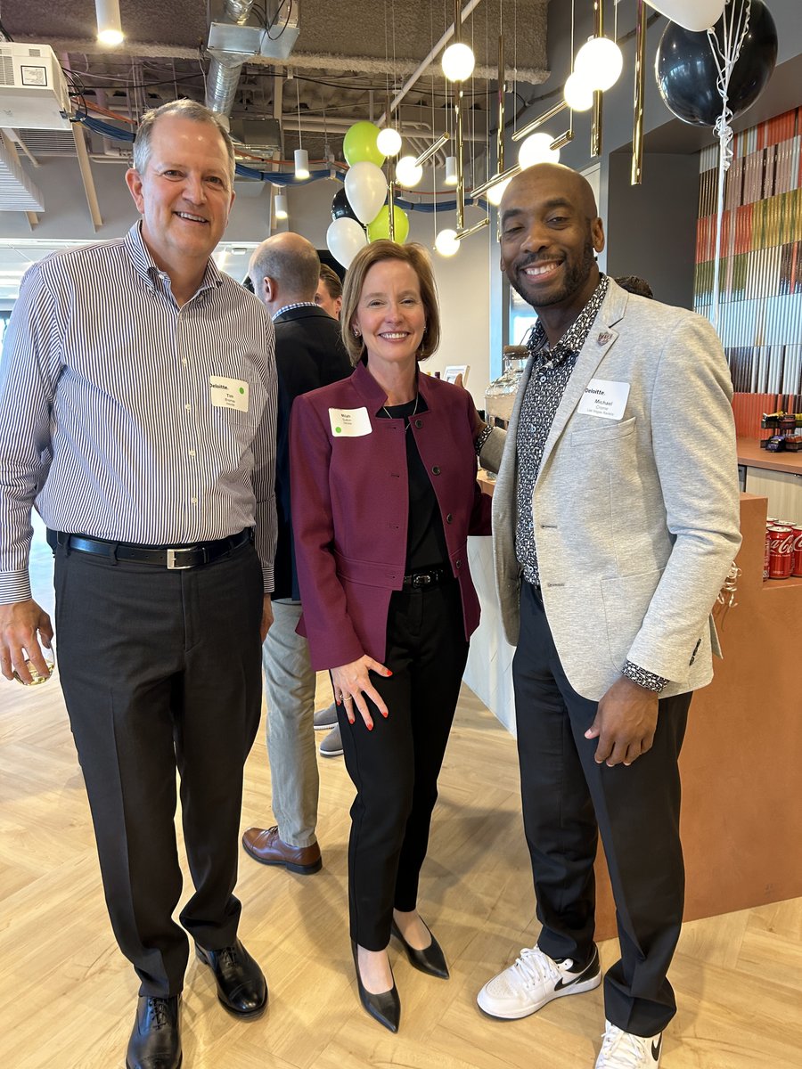 Welcome to our fabulous new Las Vegas workplace! ✨ Thank you to everyone who helped us celebrate the grand opening. We had a blast seeing so many friendly faces and making new connections. #LifeAtDeloitte