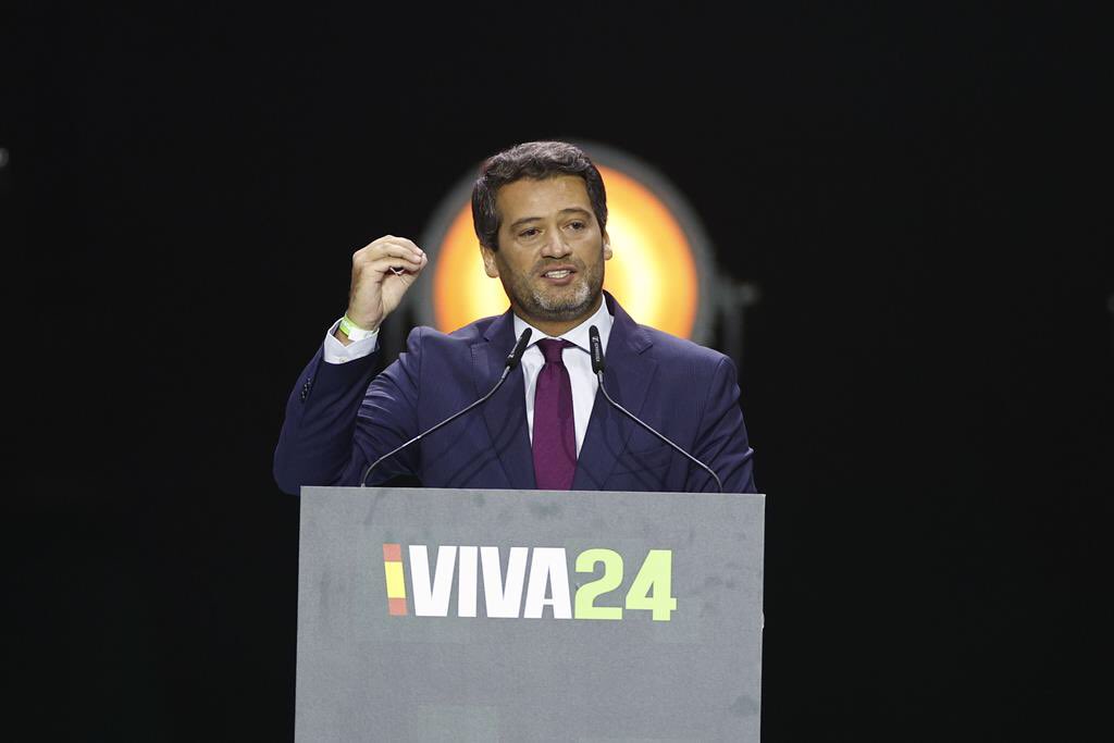 ultimora_pol's tweet photo. 🇪🇸 #Spagna — è in corso a Madrid la convention Europa #viva2024 organizzata da #Vox. Santiago #Abascal ha riunito molti leader di destra, europei e non, in vista delle prossime elezioni europee. Ospiti Marine #LePen (#RN), Javier #Milei (#PL), Andre #Ventura (#Chega) e in video collegamento Giorgia #Meloni (#FdI), Viktor #Orbán (#Fidesz) e Mateusz #Morawiecki (#PiS).
@ultimora_pol