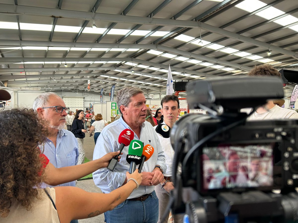 🇮🇨 🐐 Visita a la Feria Agrícola, Ganadera y Pesquera de Fuerteventura #Feaga24 donde @GabrielMatoA ha reafirmado su compromiso con el sector primario canario: “somos el único partido que ha votado en contra de todas las medidas que dañaban la competitividad de nuestro sector”
