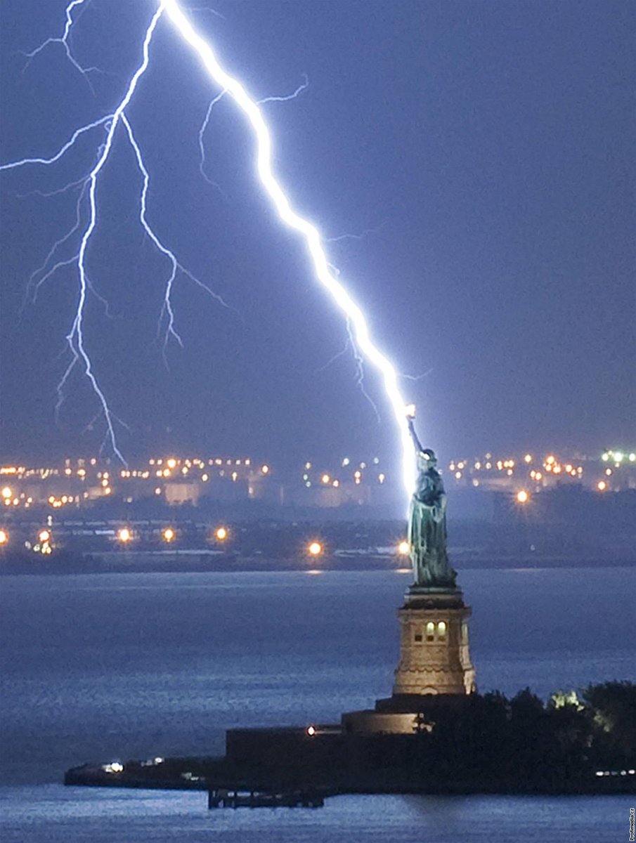 #ShakespeareSunday

Why, headstrong liberty is lash'd with woe. There's nothing situate under heaven's eye but hath his bound, in earth, in sea, in sky:

Comedy of Errors, II,1
📸  By  Jay Fine