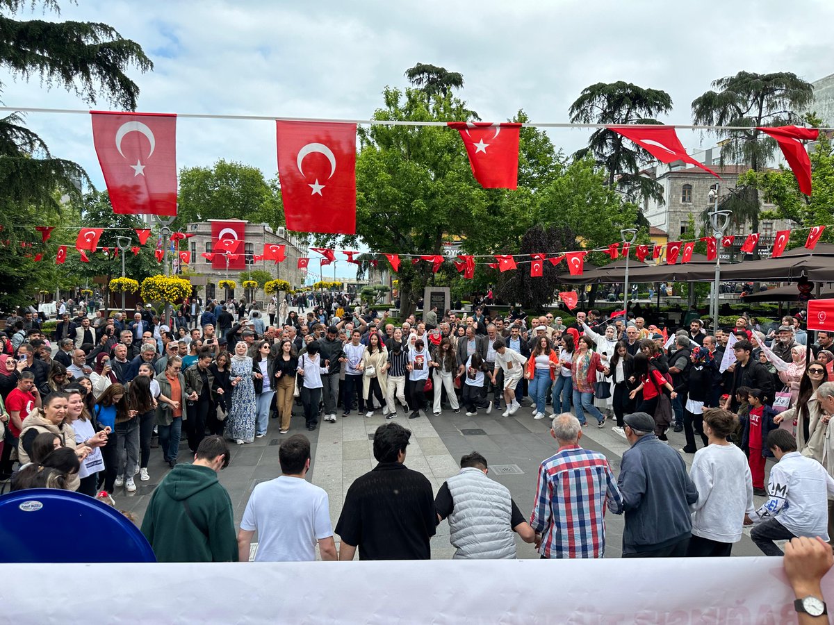 'Milli bayramlarını kutlayamayanlar dini bayramlarını kutlayacak bir vatan bulamazlar.' Prof. Dr. Haydar Baş Trabzon Meydan Parkı'nda 19 Mayıs Atatürk'ü Anma, Gençlik ve Spor Bayramı kutlama programımızı halkımızın yoğun ilgisi ve katılımıyla gerçekleştirdik! 🇹🇷