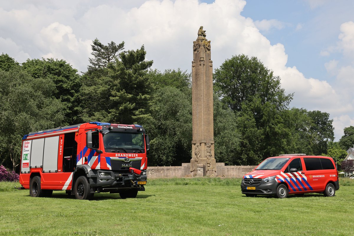 Vandaag wat mooie foto's kunnen maken van de natuurbrandbestrijdingstankautospuit van brandweer Oosterbeek nabij het Airborne-monument in Oosterbeek. #brandweer #Oosterbeek