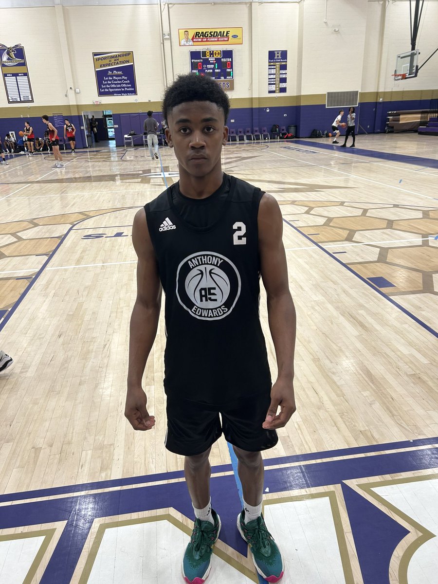 Zyree Brown of AE5 is a small guard that has a super fast first step and can get to any spot on the court. He filled it up from every area scoring 24 pts (3 3pt) @OntheRadarHoops @Jr_OTRH @DrKrisWatkins @TaiYoungHoops @Proven_Prospect @1stloveb @ROSSVDG14 @Zyree2_