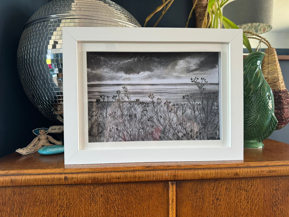 One of my recently sold little A4 #whitstableincharcoal seascapes is now in its new home 🪩. Always lovely to see them framed 🙏🏼🥰 thanks so much @salburttjones See a recent drawing you’d like? DM me to buy #soldart #artinprivatecollections #framedart #supportartists
