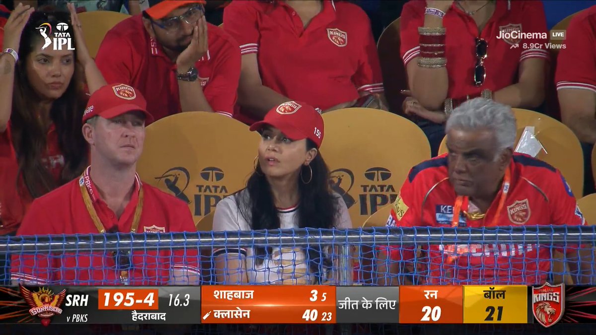Hats-off to Preity Zinta for supporting her team even after eviction. She is really an angel.