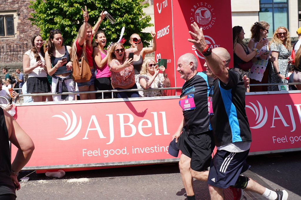 Wow, check out those finish line moments! 🏁 Make sure to tag us in your photos of today’s run using the hashtag #GreatBristolRun and we’ll share our favourites throughout the day! 📲🙌