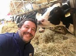 Lollobrigida: “Un modo per verificare il benessere animale in una azienda agricola è chiederlo direttamente a loro”

Va bene… 
Mattè, come stai?

#Lollobrigida #Salvini #19maggio