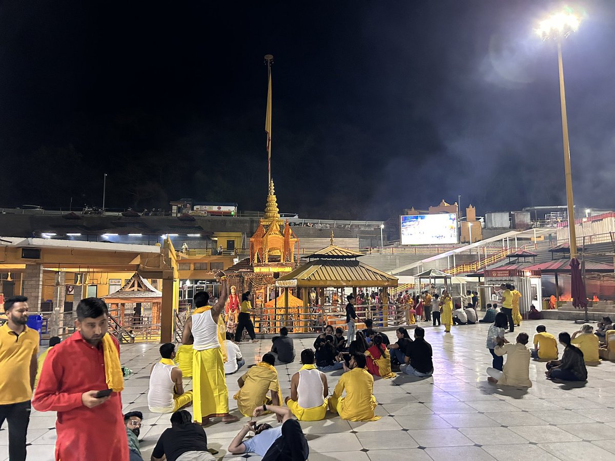 Mata Baglamukhi Devi ji ke bhavya darshan karne ka saubhagya mila 🙏🏻🙏🏻

One of the most peaceful temples I’ve ever visited having a different positive aura altogether!!

Jai Mata Di