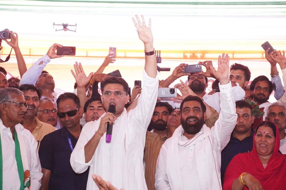 SachinPilot's tweet image. बटन दबेगा हाथ के निशान पर 🤚
खुशहाली और प्रगति के लिए
हर वर्ग के साथ ‘न्याय’ के लिए…

कांग्रेस देश के मुद्दों और जनकल्याण की बात करती है और इन मुद्दों को लेकर जनता के बीच जा रही है।

लो. स. क्षेत्र महेंद्रगढ़ में उम्मीदवार @raodansinghhry जी के चुनाव प्रचार में। 

📍नांगल चौधरी…