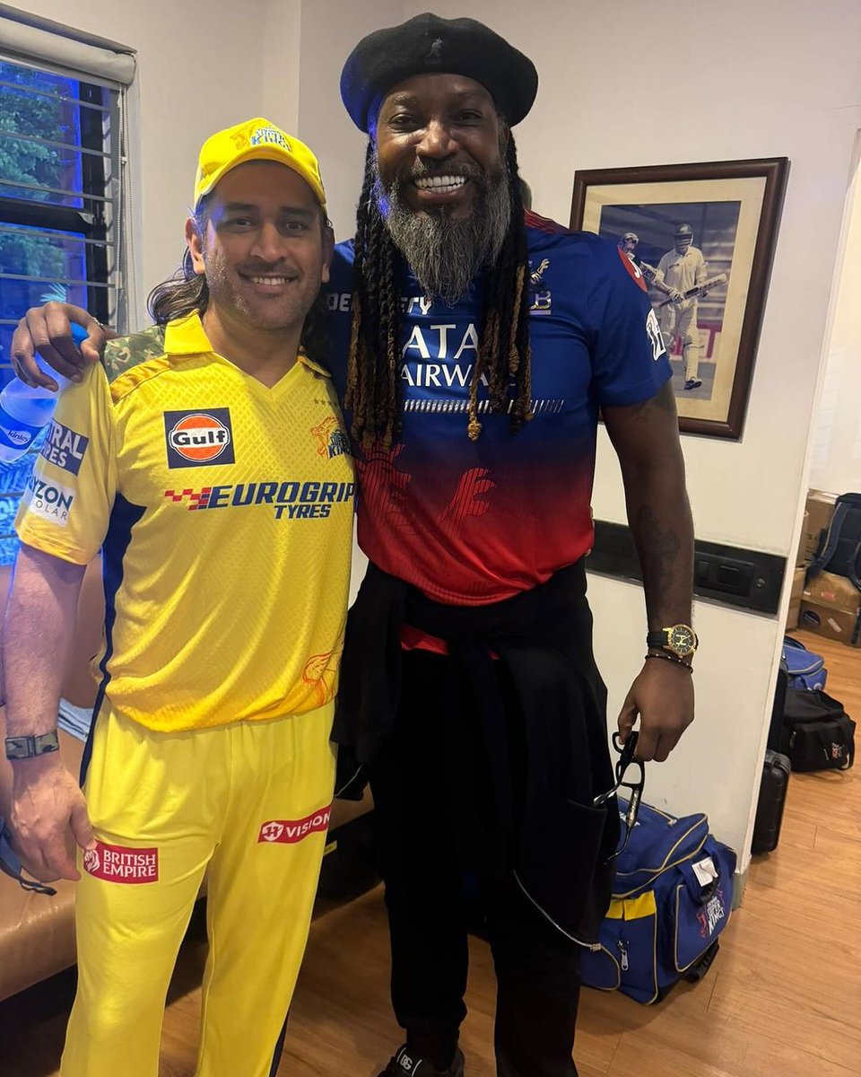 Thala Dhoni 🤝 🔥 Chris Gayle, The Meet-up of Two Absolute Nightmares of Bowlers ! 🥶💥 #MSDhoni #WhistlePodu #IPL2024 #CSK 📸 via @henrygayle