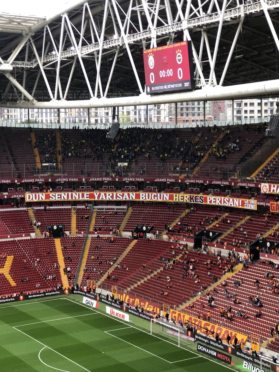 ClubRegista's tweet photo. Deplasman tribününe herhangi ekstra bir ses sistemi yerleştirilmedi.
#GATE417’nin maç sonu makarası için stadyumda müzik açılmamasını önemle rica ederiz! @GalatasaraySK #GSvFB
📸 | @ferhat_kiziltas https://t.co/0wa0LEPQkG