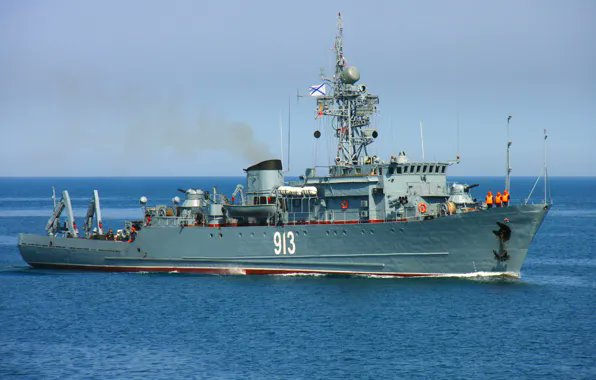Yuri_HSI's tweet photo. En el último ataque a fuerzas navales rusas el dragaminas en pantalla resultó la siguiente baja de la Armada Rusa. Rusia tiene una armada de buques y submarinos y Ucrania una de drones y las cosas no van muy bien para los primeros.
#dronesnavales #ArmadaRusa #hundimiento #Ucrania https://t.co/ICVoJ5BdoQ
